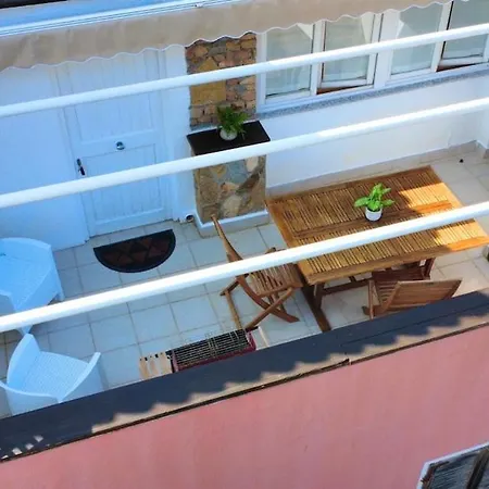 Rooftop Sea Breeze, Center *